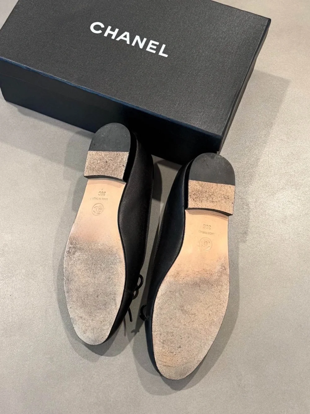 CHANEL Black Leather CC Logo Ballet Flats with Bow